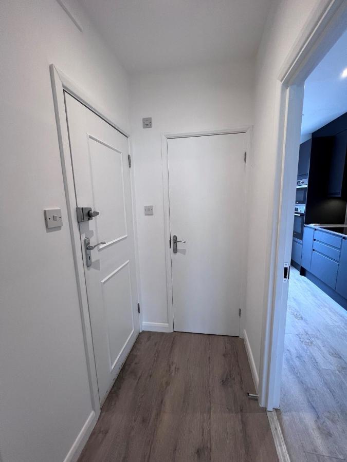 Flat In With Large Patio * Londra