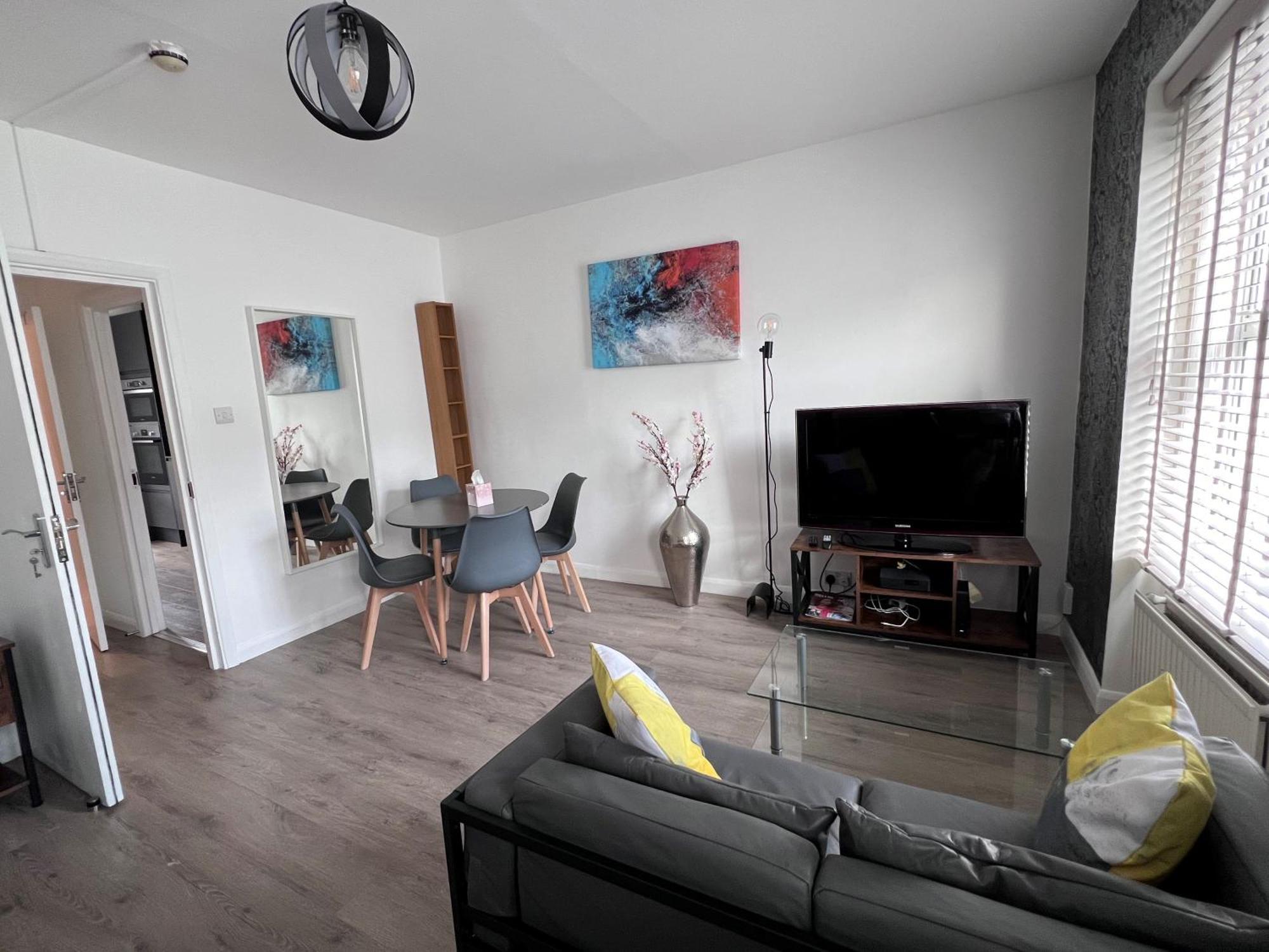 Flat In With Large Patio Appartamento